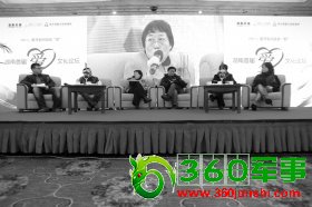 1月14日,2013湖南首届“爱文化”论坛,李银河正在发言。图/记者华剑